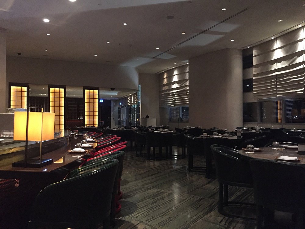 ARMANI HOTEL - HASHI - Burj Khalifa