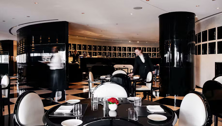 ARMANI HOTEL - DELI - Burj Khalifa