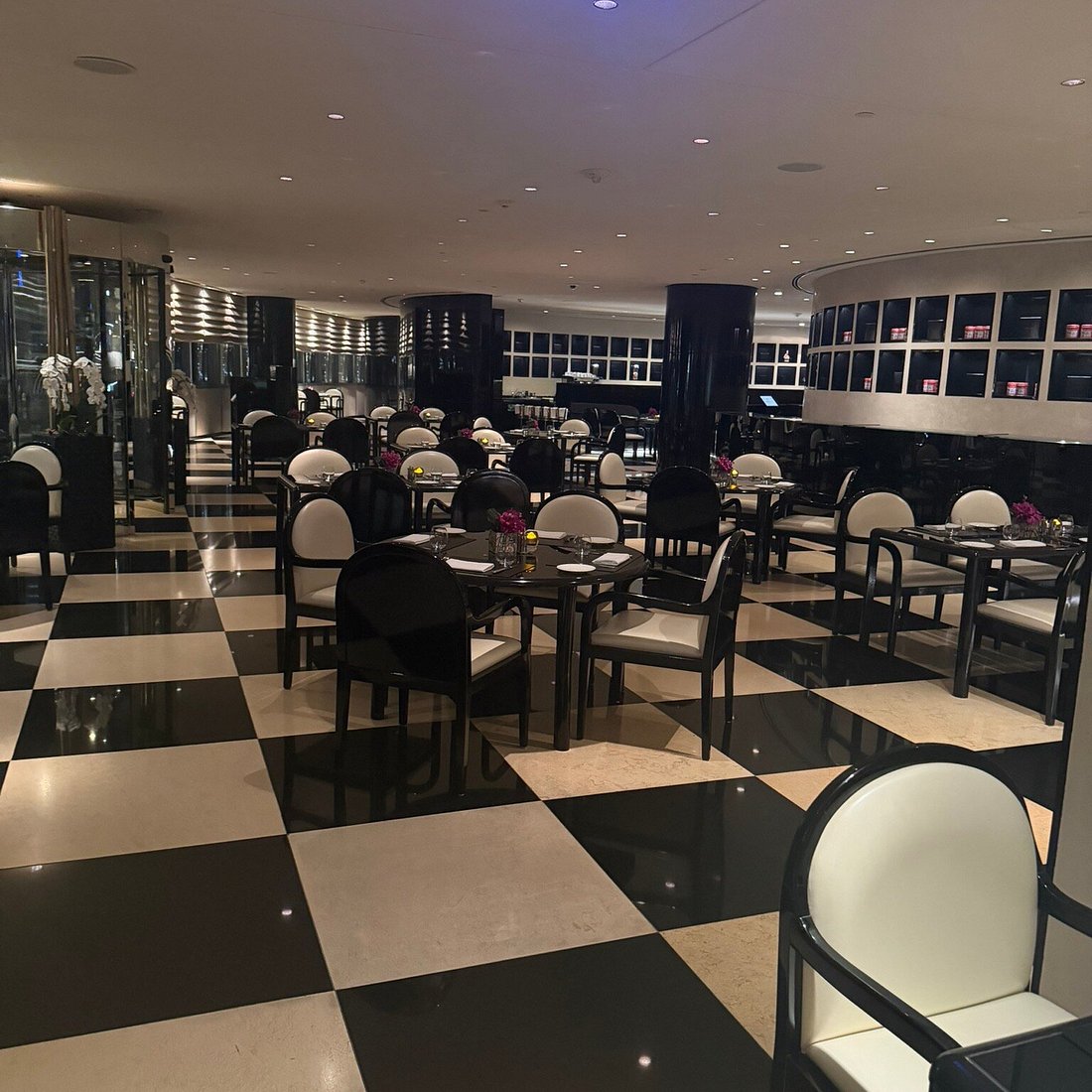 ARMANI HOTEL - DELI - Burj Khalifa